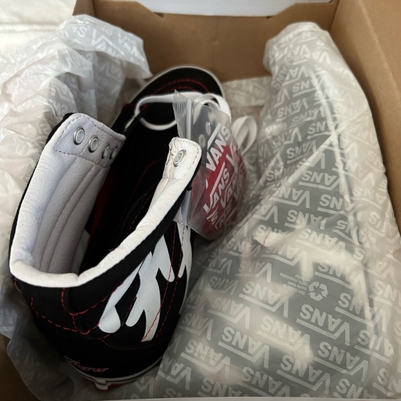 Foo Fighters Vans 25th Anniversary Brand New! Size 8 and new with the Vans Box. - Picture 7 of 8